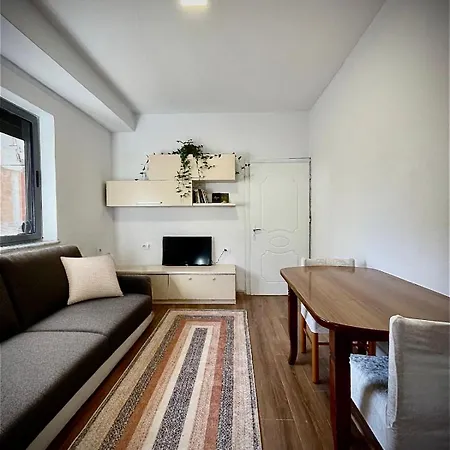 Santa Apartment, * Τίρανα